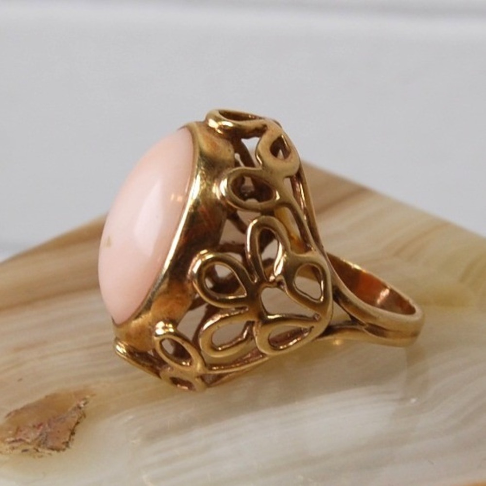 Vintage 14k Yellow Gold Ring size 4 Angel Skin Coral Cabochon Oval stone 8 grams